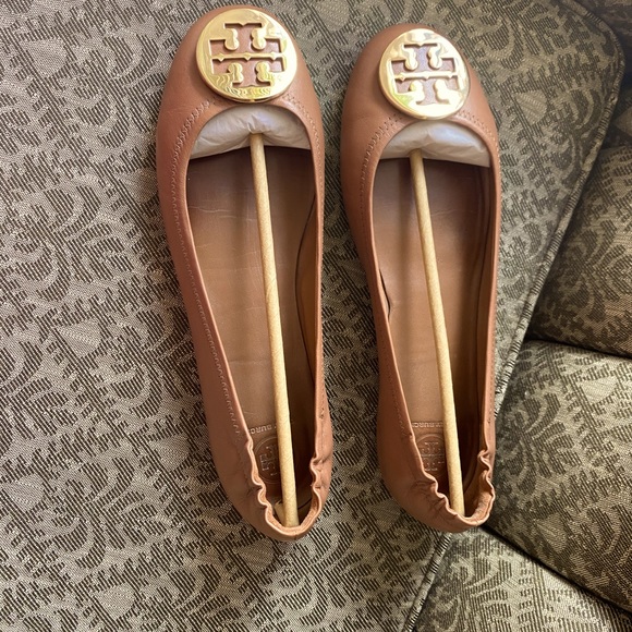 tory burch minnie royal tan